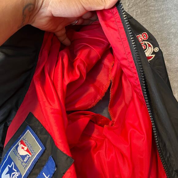 Vintage Starter Chicago Bulls Nylon Jacket Size Large Red Black Bulls NBA‎ 90s - Picture 10 of 11